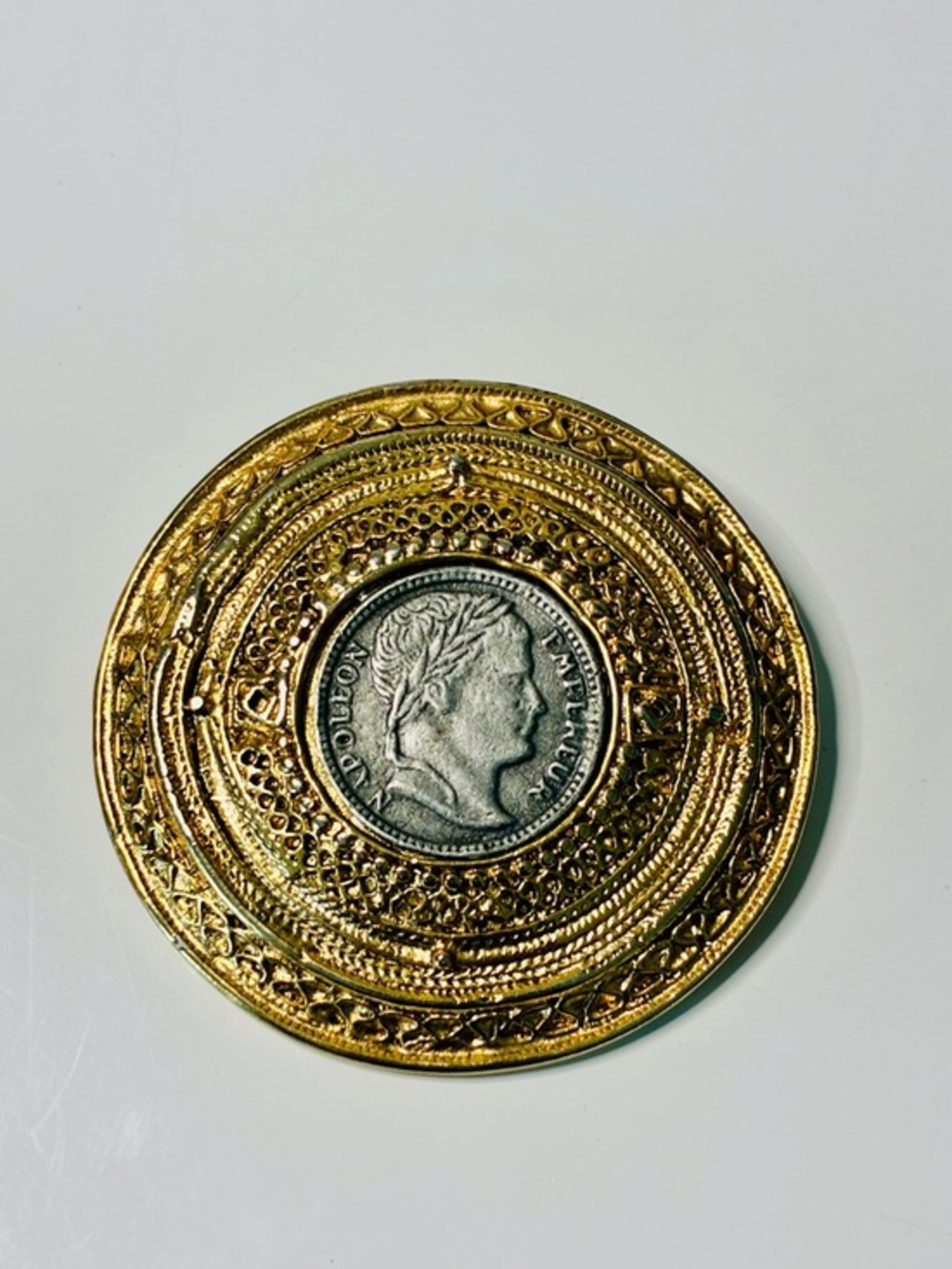 VTG Gold-Tone Decorative Medallion  Coin Center NAPOLEON EMPEROR Heavy Brooch
